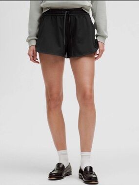 Lululemon Soft Jersey Mid-Rise Curved-Hem Short 3" in Black Size Small